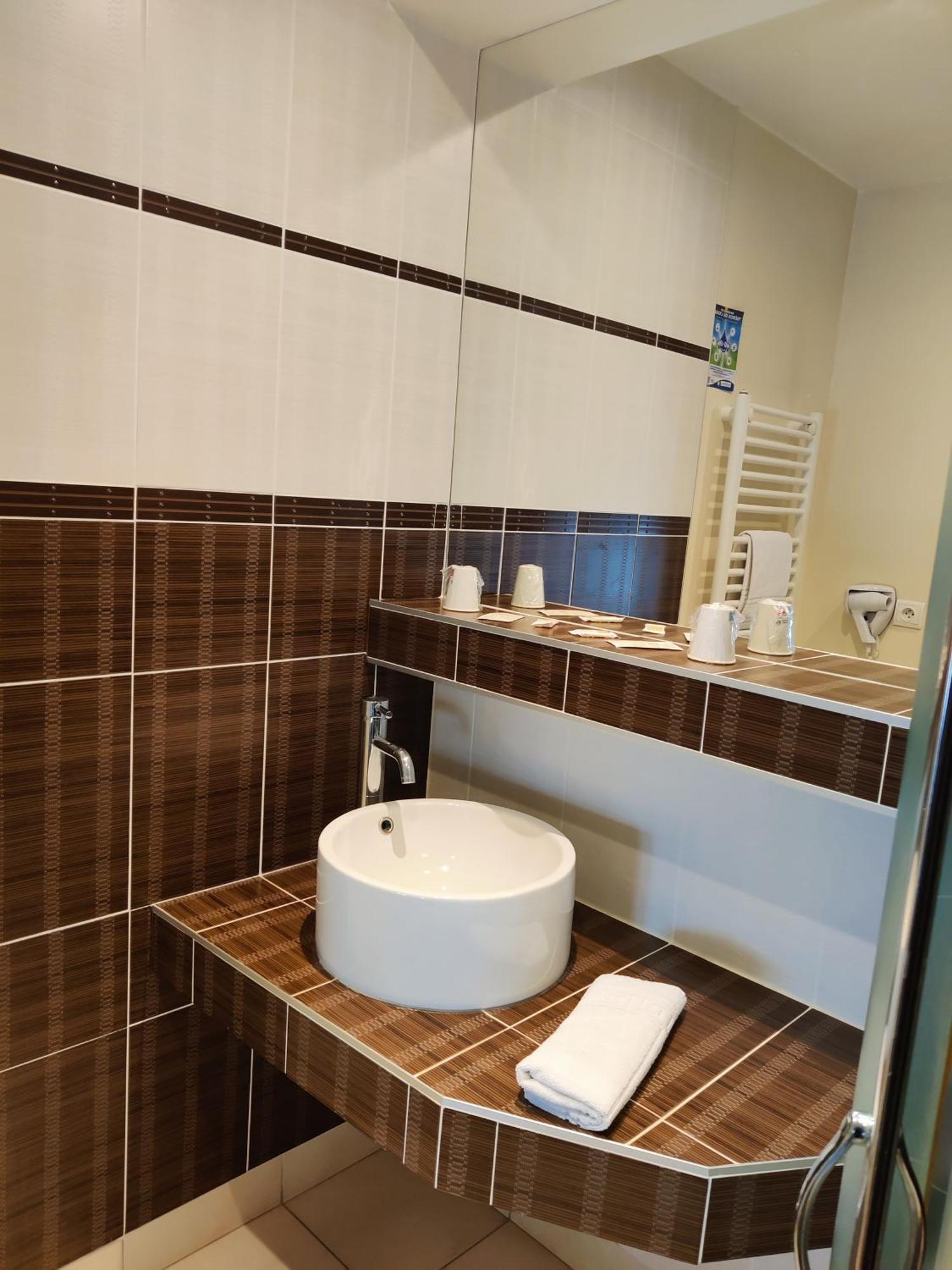 Villedieu-les-Poëles Hotel Saint - Pierre מראה חיצוני תמונה