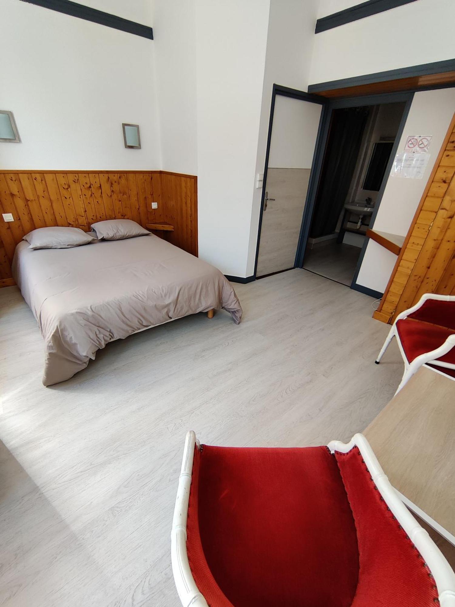Villedieu-les-Poëles Hotel Saint - Pierre מראה חיצוני תמונה