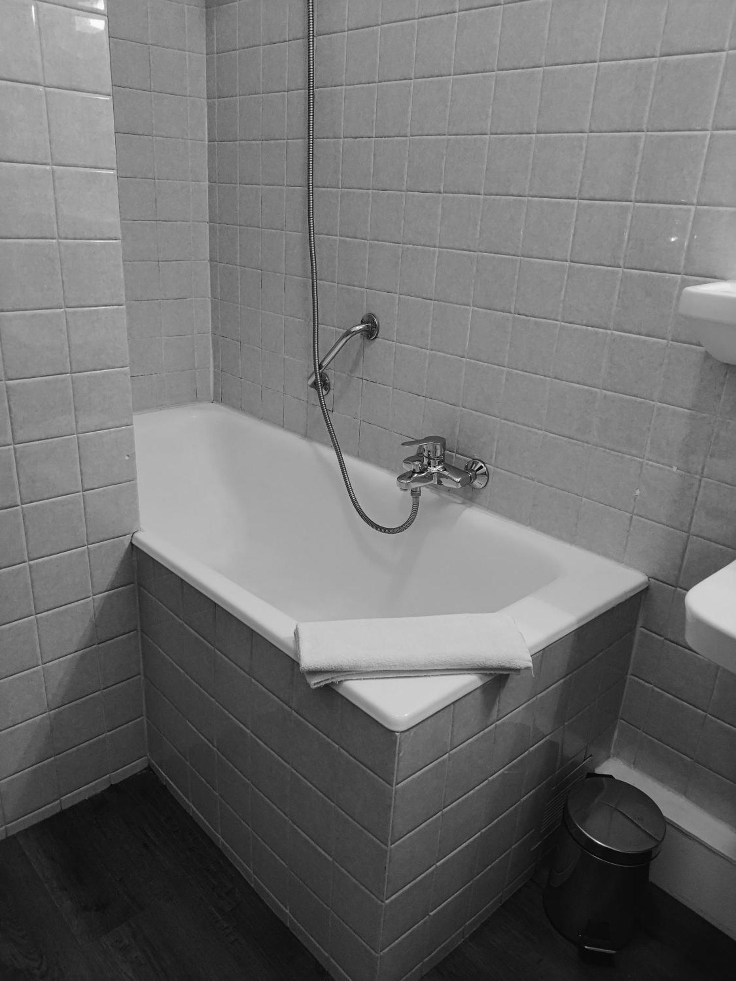 Villedieu-les-Poëles Hotel Saint - Pierre מראה חיצוני תמונה