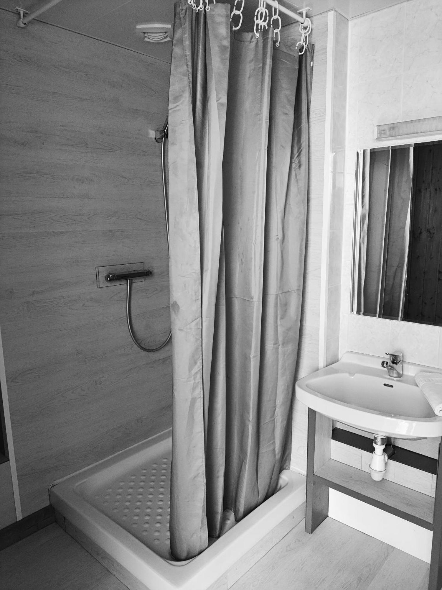 Villedieu-les-Poëles Hotel Saint - Pierre מראה חיצוני תמונה