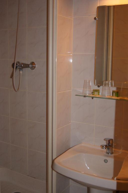 Villedieu-les-Poëles Hotel Saint - Pierre חדר תמונה