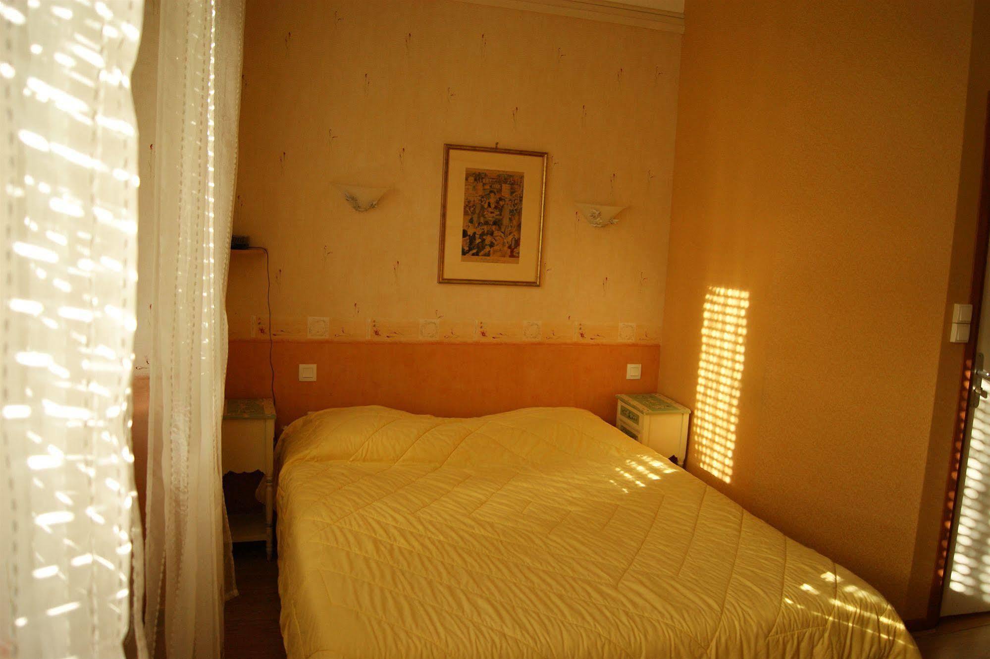 Villedieu-les-Poëles Hotel Saint - Pierre מראה חיצוני תמונה